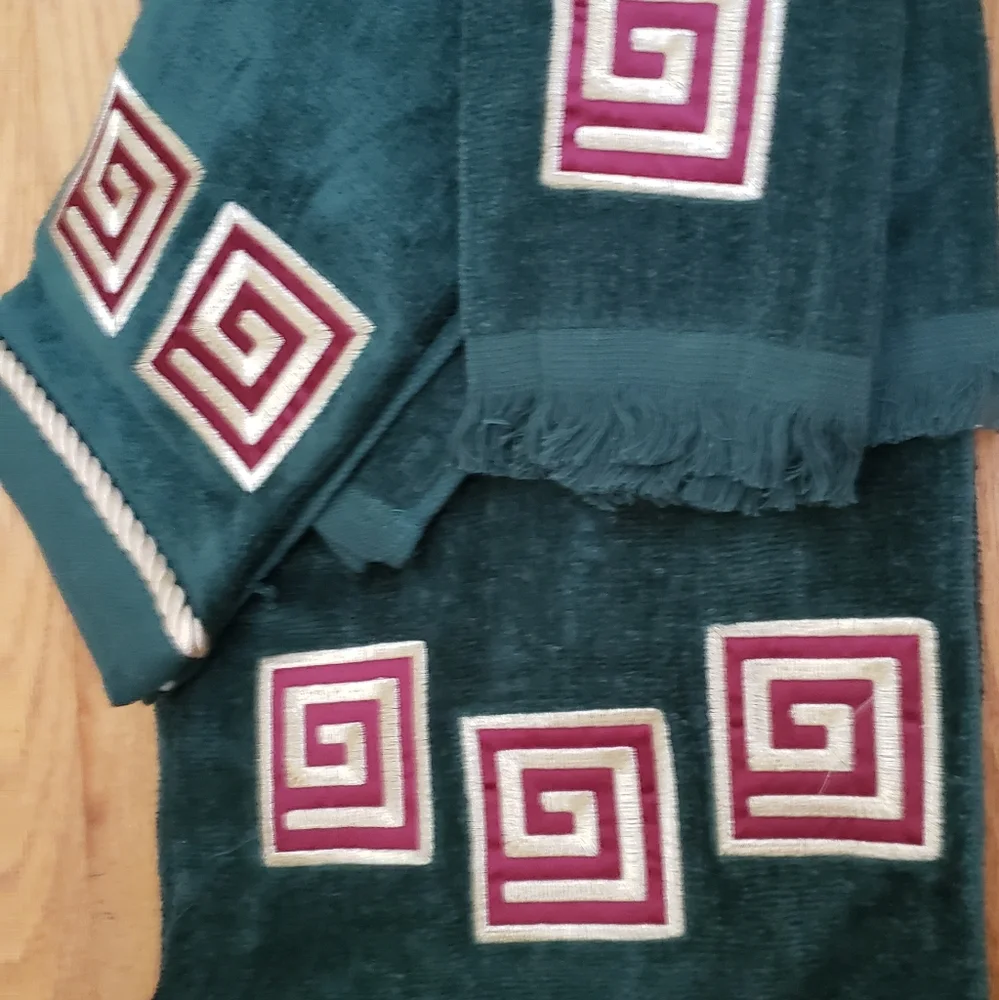 Embellished Towels Set - 3 Pieces NWT